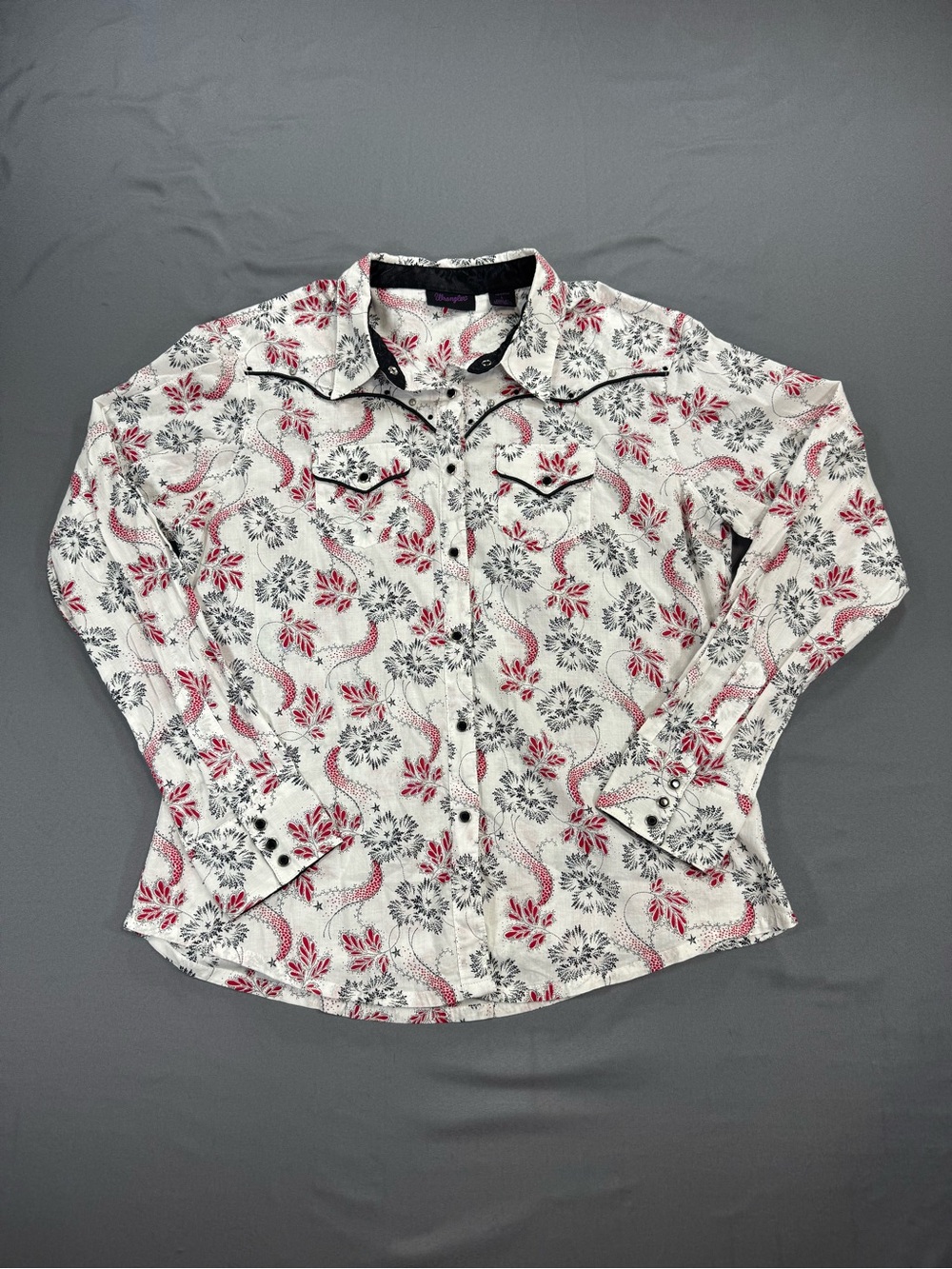 Wrangler Women’s Snap Front White and Red Floral Collard Shirt - Picture 2 of 6